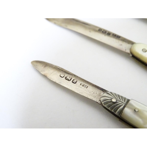 234 - 3 various silver folding fruit knives with mother of pearl handles. Hallmarked Sheffield 1893 maker ... 