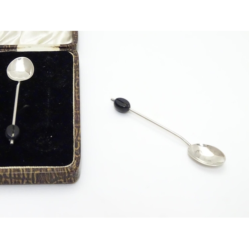 195 - 6 silver coffee spoons with coffee bean decoration to handle. Hallmarked Birmingham 1926 maker Marso... 