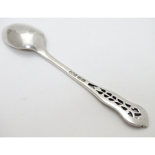 225 - A silver teaspoon hallmarked Sheffield 1903 maker Joseph Rodgers & Sons 4 1/2