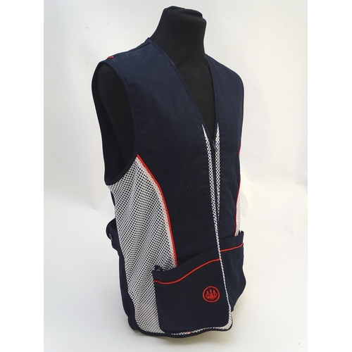 312 - A Beretta navy vest, size XL
