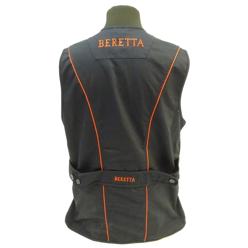 312 - A Beretta navy vest, size XL