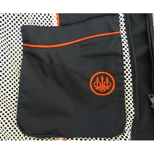 312 - A Beretta navy vest, size XL