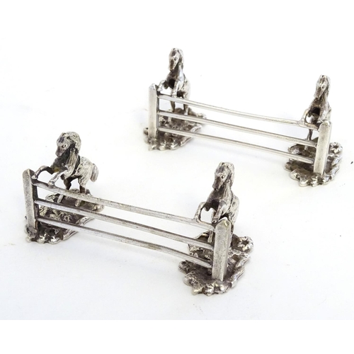 221 - A pair of silver plate knife rests with horse and fence decoration 3 1/2