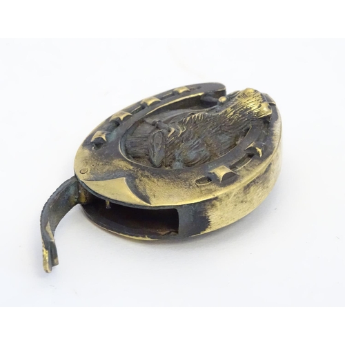 228 - A novelty vesta case with horse shoe and horse head decoration Approx 2