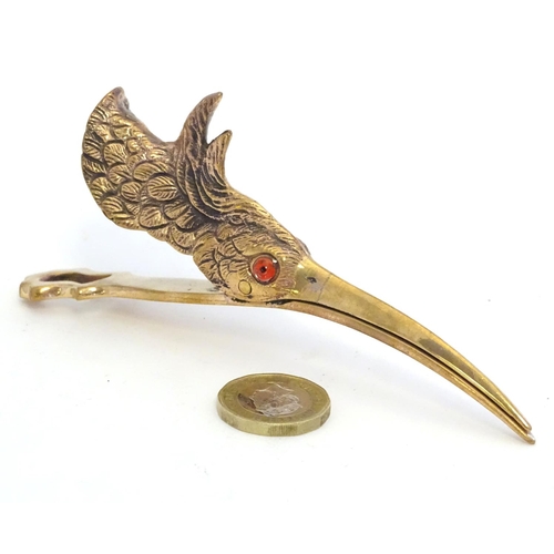 232 - A novelty letter clip of bird head form. 21stC 5