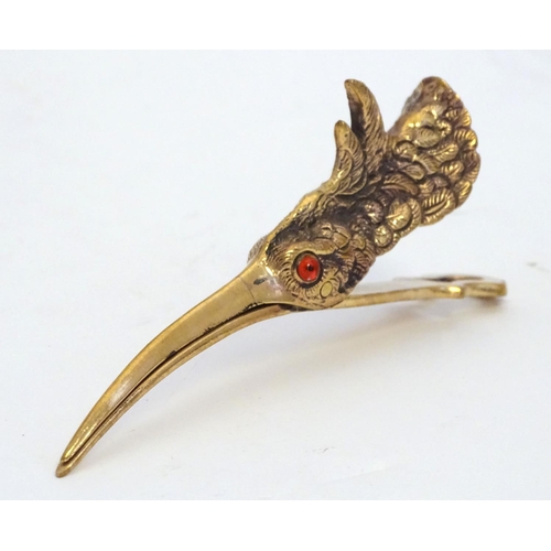 232 - A novelty letter clip of bird head form. 21stC 5