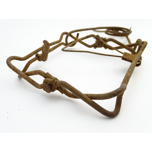 108 - Antique trap: an early 20thC spring rat trap, 10