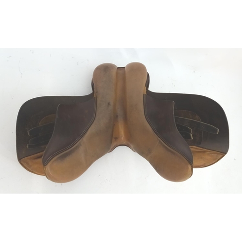 371 - A Lemetex brown leather horse riding / equestrian saddle. Approx. 17