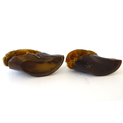 75 - Taxidermy : A pair early 20thC ox hoof pin cushions. Approx. 2