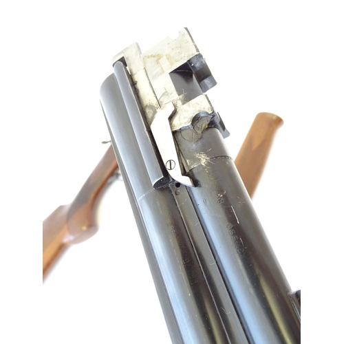 583 - Shotgun: a Bettinsoli 12 gauge over and under ejector shotgun, single selective trigger, walnut pist... 