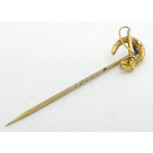 278 - A yellow metal stick pin surmounted by horseshoe with riding whip decoration 2