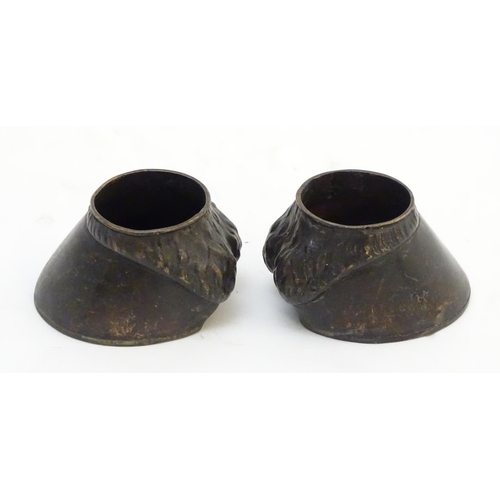 303 - A pair of cast novelty horse hoof formed table salts. Approx. 1 1/2