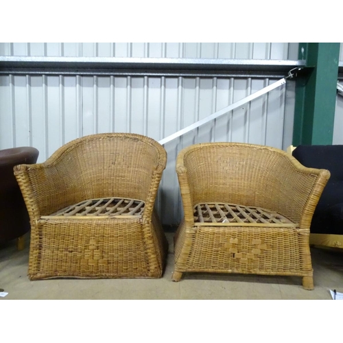 201 - A pair of wicker armchairs. Each approx. 32