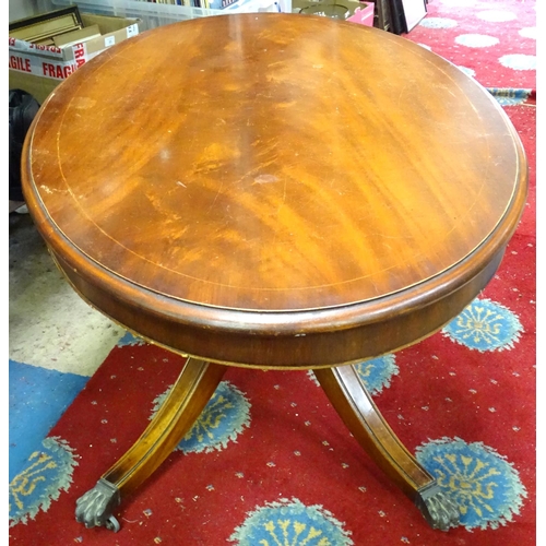 212 - A 20thC mahogany oval occasional table. Approx. 48