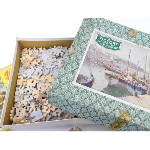 229 - An assortment of early 20thC children's games, puzzles etc.
