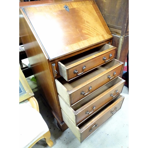 237 - A 20thC small mahogany bureau. Approx. 38