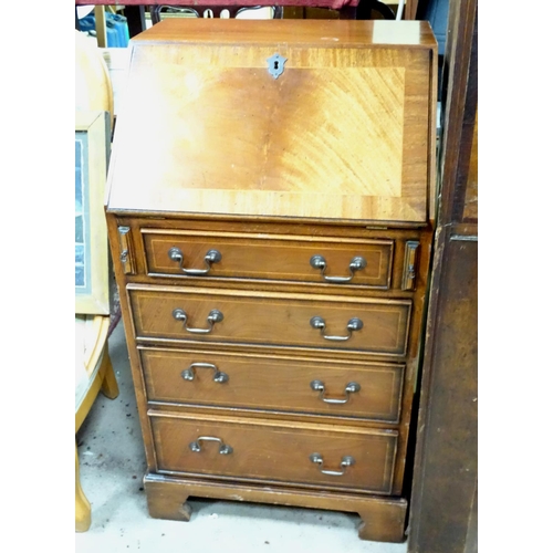 237 - A 20thC small mahogany bureau. Approx. 38