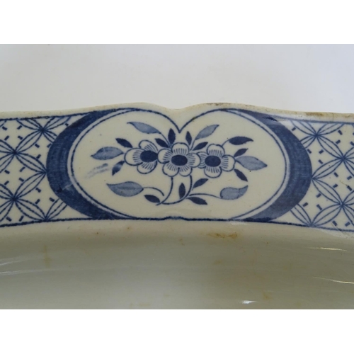 137 - A late 19th / early 20thC Old Chelsea pattern blue and white transfer printed meat plate. Makers mar... 