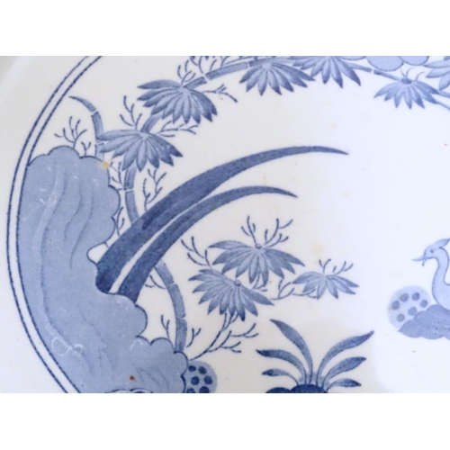 137 - A late 19th / early 20thC Old Chelsea pattern blue and white transfer printed meat plate. Makers mar... 