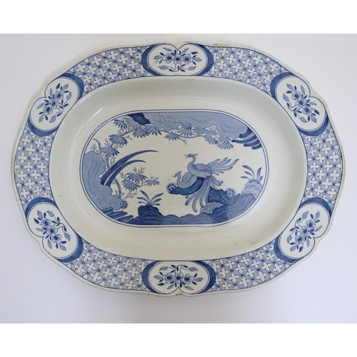 137 - A late 19th / early 20thC Old Chelsea pattern blue and white transfer printed meat plate. Makers mar... 