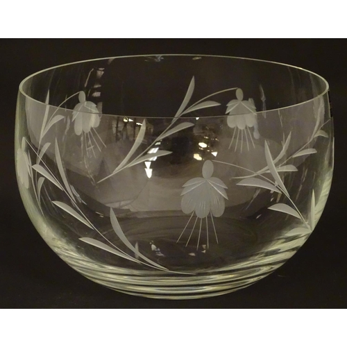 170 - A boxed Gleneagles Crystal 'Springtime Ambiente' glass bowl, with etched floral decoration, 9