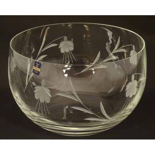 170 - A boxed Gleneagles Crystal 'Springtime Ambiente' glass bowl, with etched floral decoration, 9