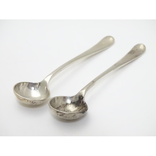 211 - A pair of silver salt spoons hallmarked Birmingham 1906 maker Elkington & Co. 3 3/4