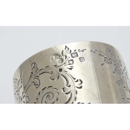 289 - Two silver napkin rings with engraved decoration. Hallmarked Birmingham 1906 maker William M Hayes a... 