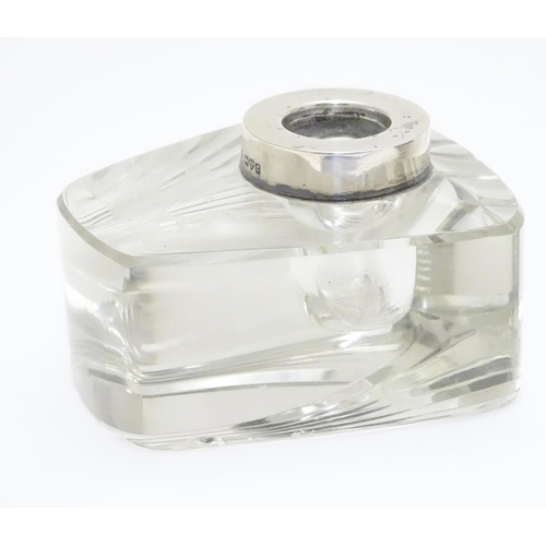 295 - A glass inkwell with silver mount hallmarked Chester 1903 maker George Nathan & Ridley Hayes. 3