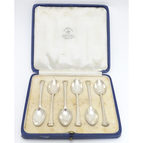 305 - A cased set of 6 silver teaspoons hallmarked Sheffield 1928 maker Mappin & Webb Ltd.