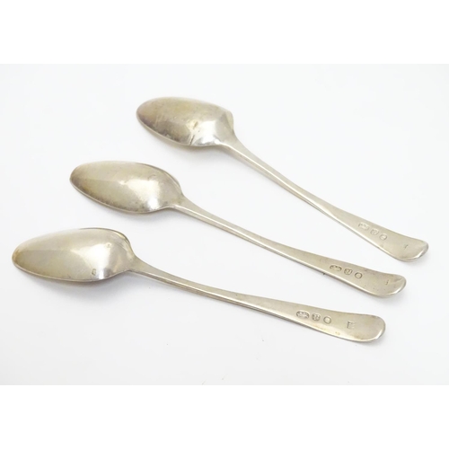 321 - A set of three William IV silver teaspoons with bright cut decoration to handles. Hallmarked 1832 ma... 