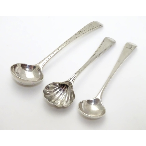 323 - Three various silver salt spoons, one hallmarked London 1800 maker Thomas Wallis together with 2 oth... 