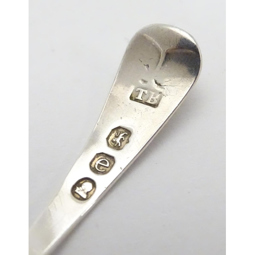 330 - A 19thC silver shell formed caddy spoon. Hallmarked London 1820 maker Thomas Wilkes
Barker. 4