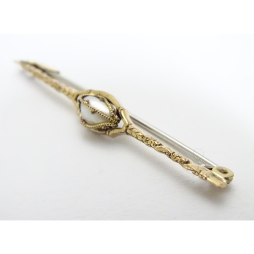 489 - A yellow metal bar brooch set with central pearl  2