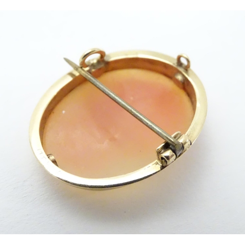 492 - A 9ct gold cameo brooch 1