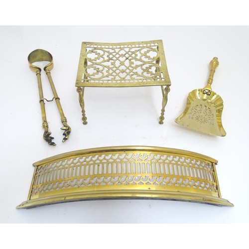 789 - An assortment of Victorian brass fire / stove tools, comprising short tongs and shovel, trivet and b... 