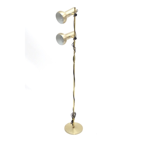 1237 - Vintage Retro, Mid-Century: a European standard lamp, with gilt finish and two uplights (adjustable ... 