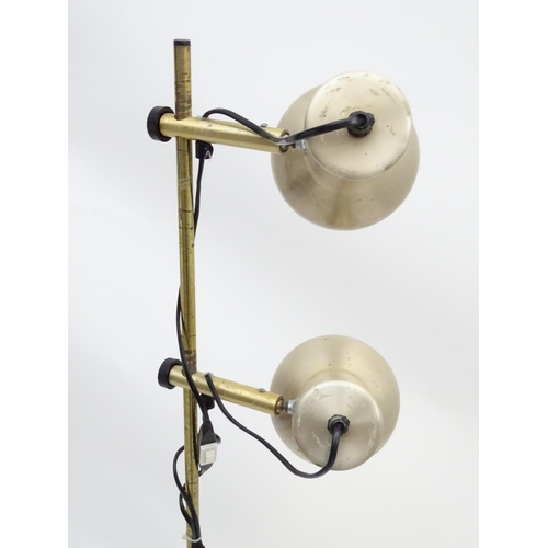 1237 - Vintage Retro, Mid-Century: a European standard lamp, with gilt finish and two uplights (adjustable ... 