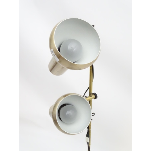 1237 - Vintage Retro, Mid-Century: a European standard lamp, with gilt finish and two uplights (adjustable ... 