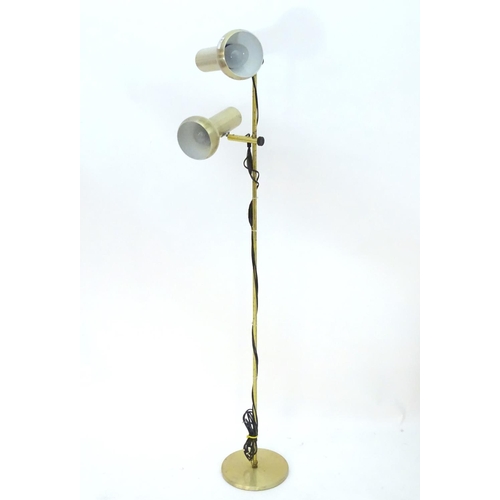 1237 - Vintage Retro, Mid-Century: a European standard lamp, with gilt finish and two uplights (adjustable ... 