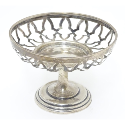 288 - A silver openwork pedestal bonbon dish on weighted base. Hallmarked Birmingham 1909 maker Elkington ... 