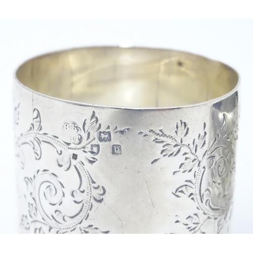 289 - Two silver napkin rings with engraved decoration. Hallmarked Birmingham 1906 maker William M Hayes a... 