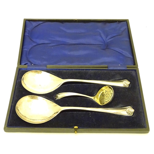 292 - A cased serving / Strawberry set , the servers with hammered decoration together with a sifter spoon... 