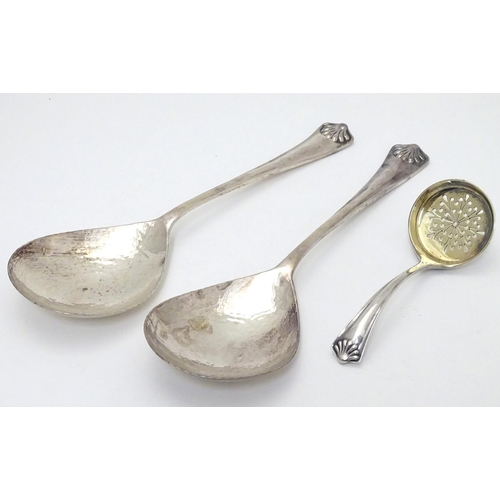 292 - A cased serving / Strawberry set , the servers with hammered decoration together with a sifter spoon... 