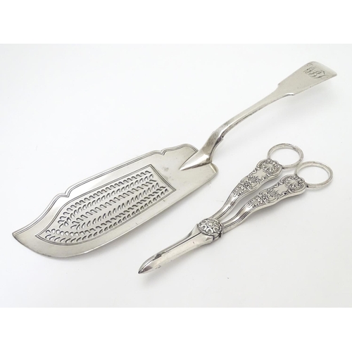 302 - Early 19thC close plated grape scissors / shears   Together with a silver plate fisher server. (2)