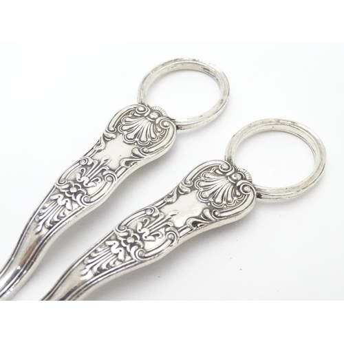 302 - Early 19thC close plated grape scissors / shears   Together with a silver plate fisher server. (2)