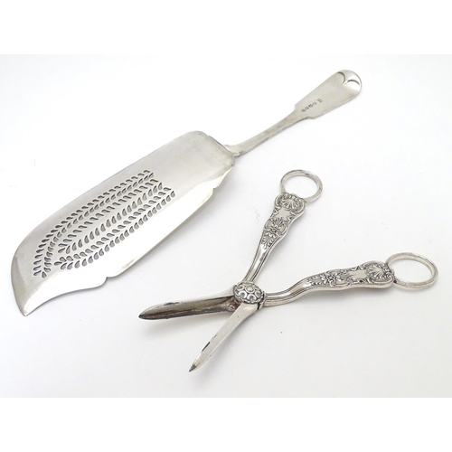 302 - Early 19thC close plated grape scissors / shears   Together with a silver plate fisher server. (2)