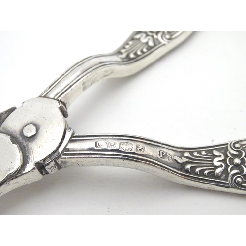 302 - Early 19thC close plated grape scissors / shears   Together with a silver plate fisher server. (2)