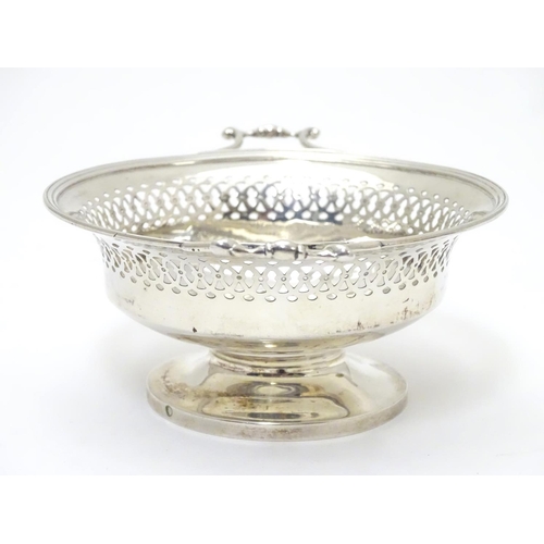 317 - A silver twin handled pedestal dish with pierced decoration. Hallmarked Birmingham 1946 maker Mappin... 