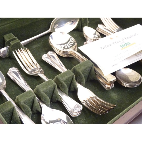 435 - Assorted silver plated flatware to include cased berry serving spoons, cased flatware by Arthur Pric... 